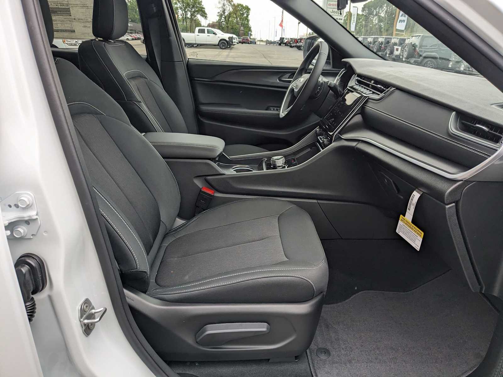new 2025 Jeep Grand Cherokee L car, priced at $42,477