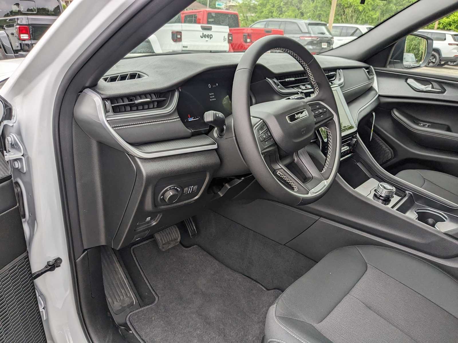 new 2025 Jeep Grand Cherokee L car, priced at $42,477