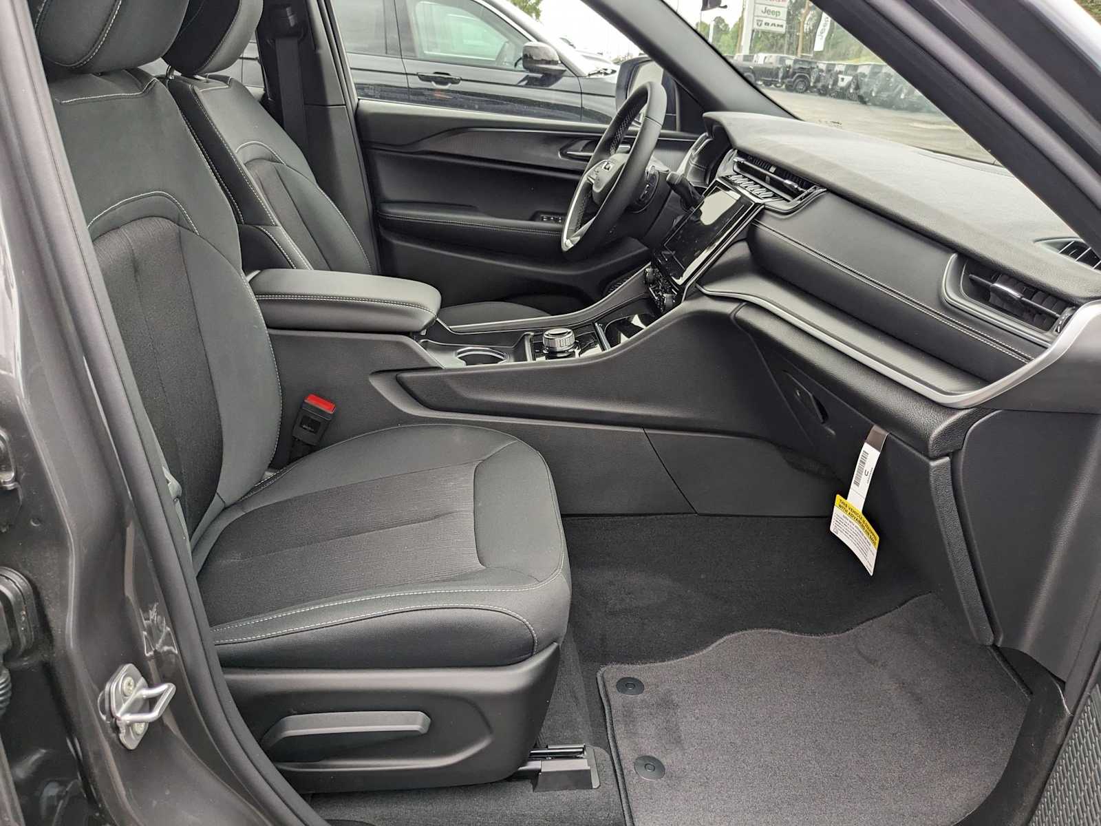new 2025 Jeep Grand Cherokee L car, priced at $41,337