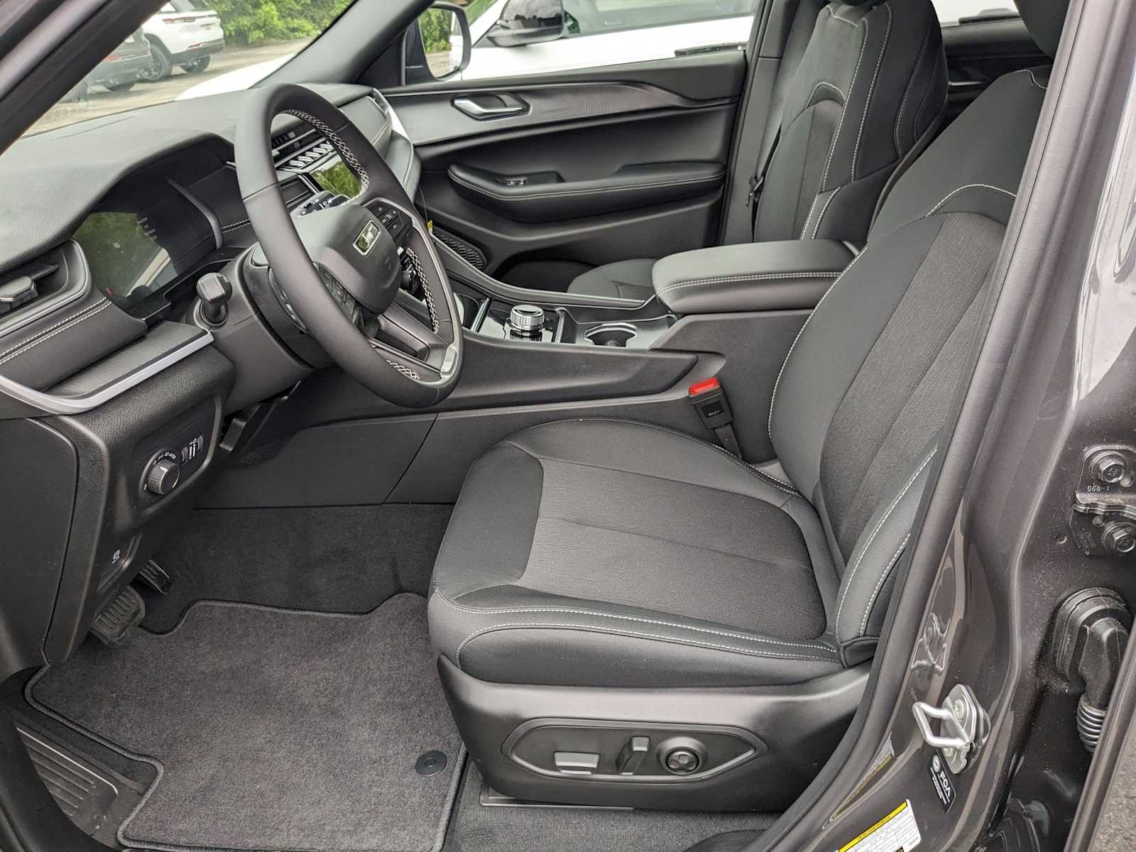 new 2025 Jeep Grand Cherokee L car, priced at $41,337