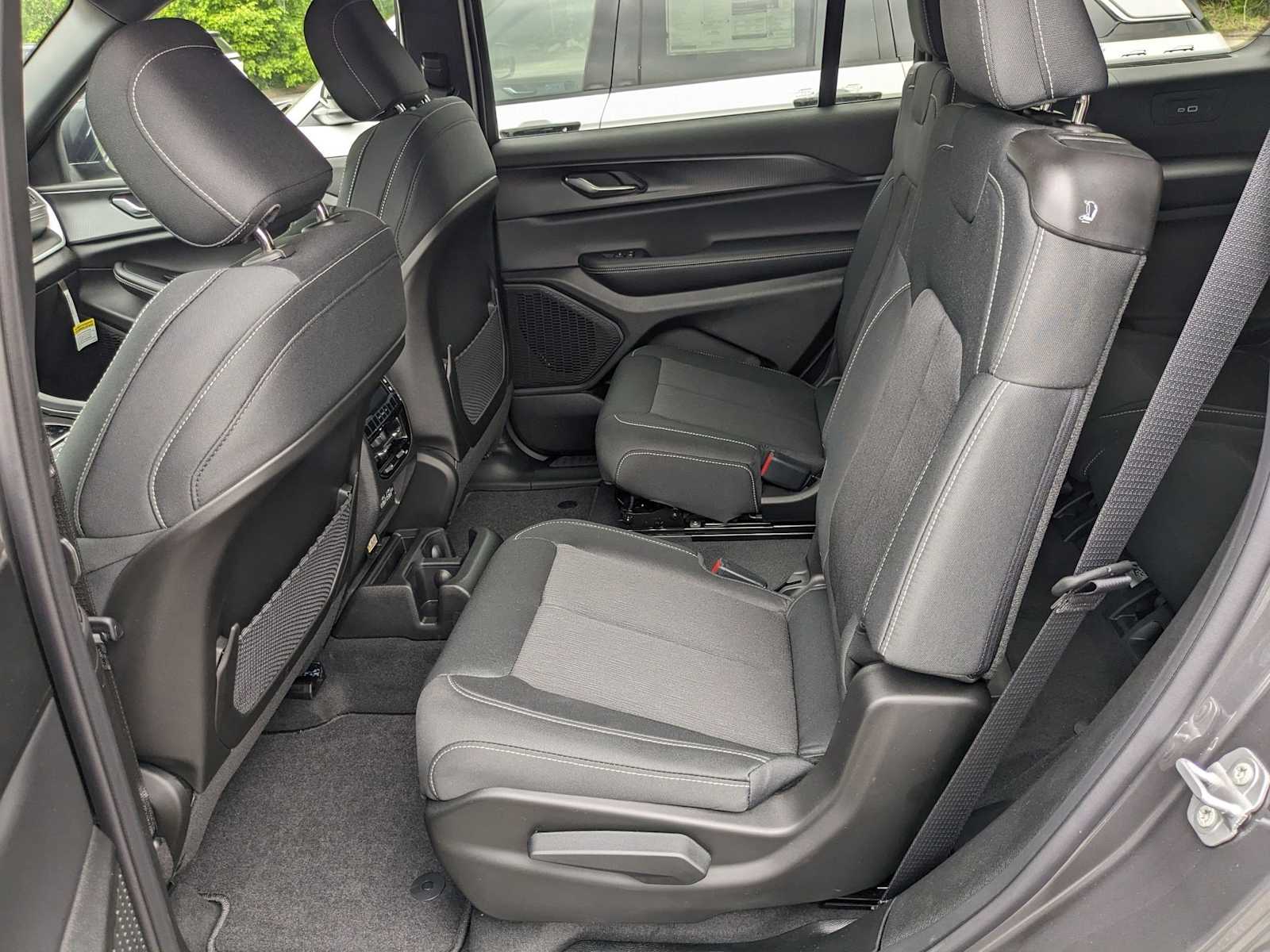new 2025 Jeep Grand Cherokee L car, priced at $41,337