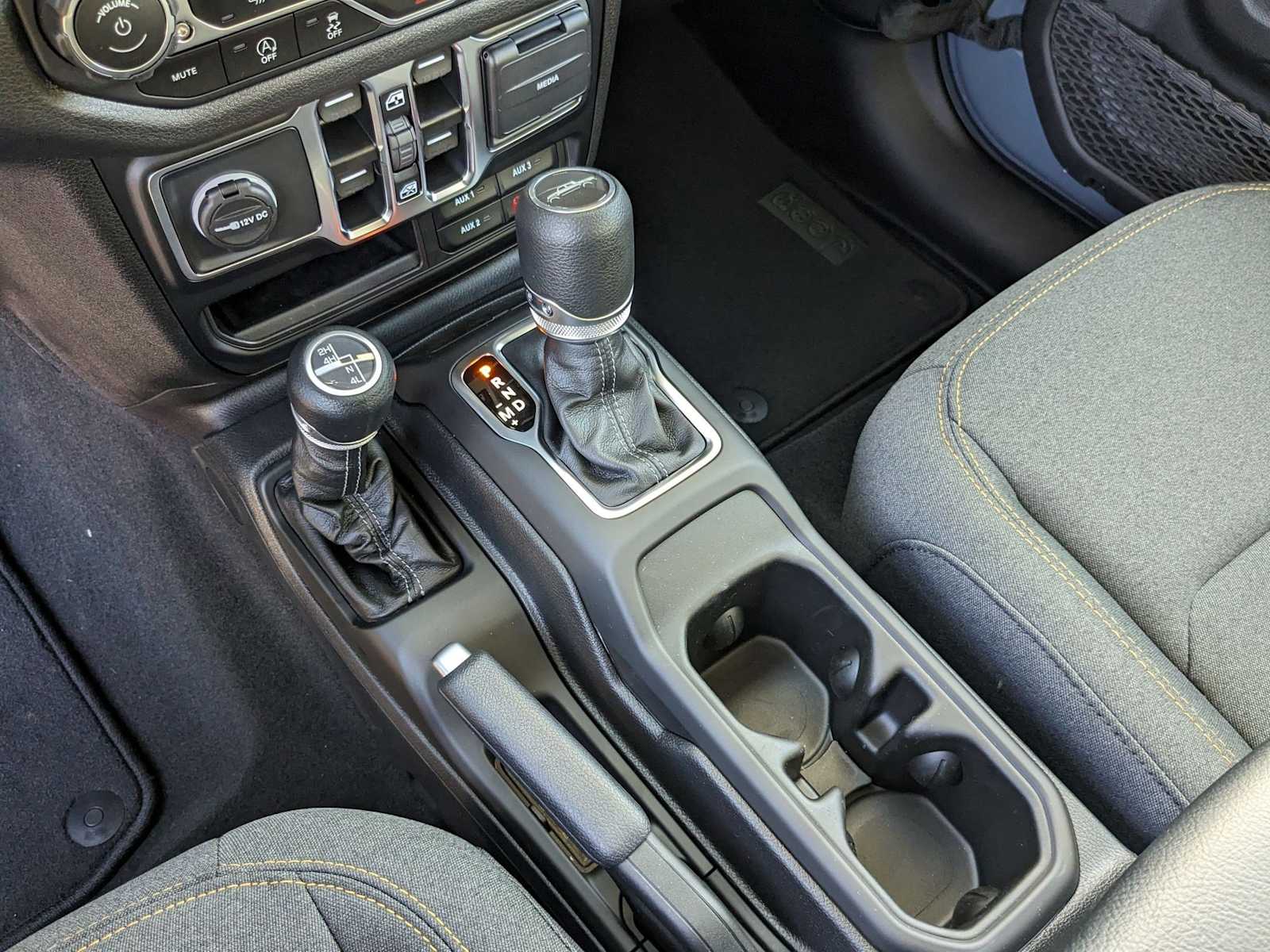 new 2025 Jeep Gladiator car, priced at $43,964
