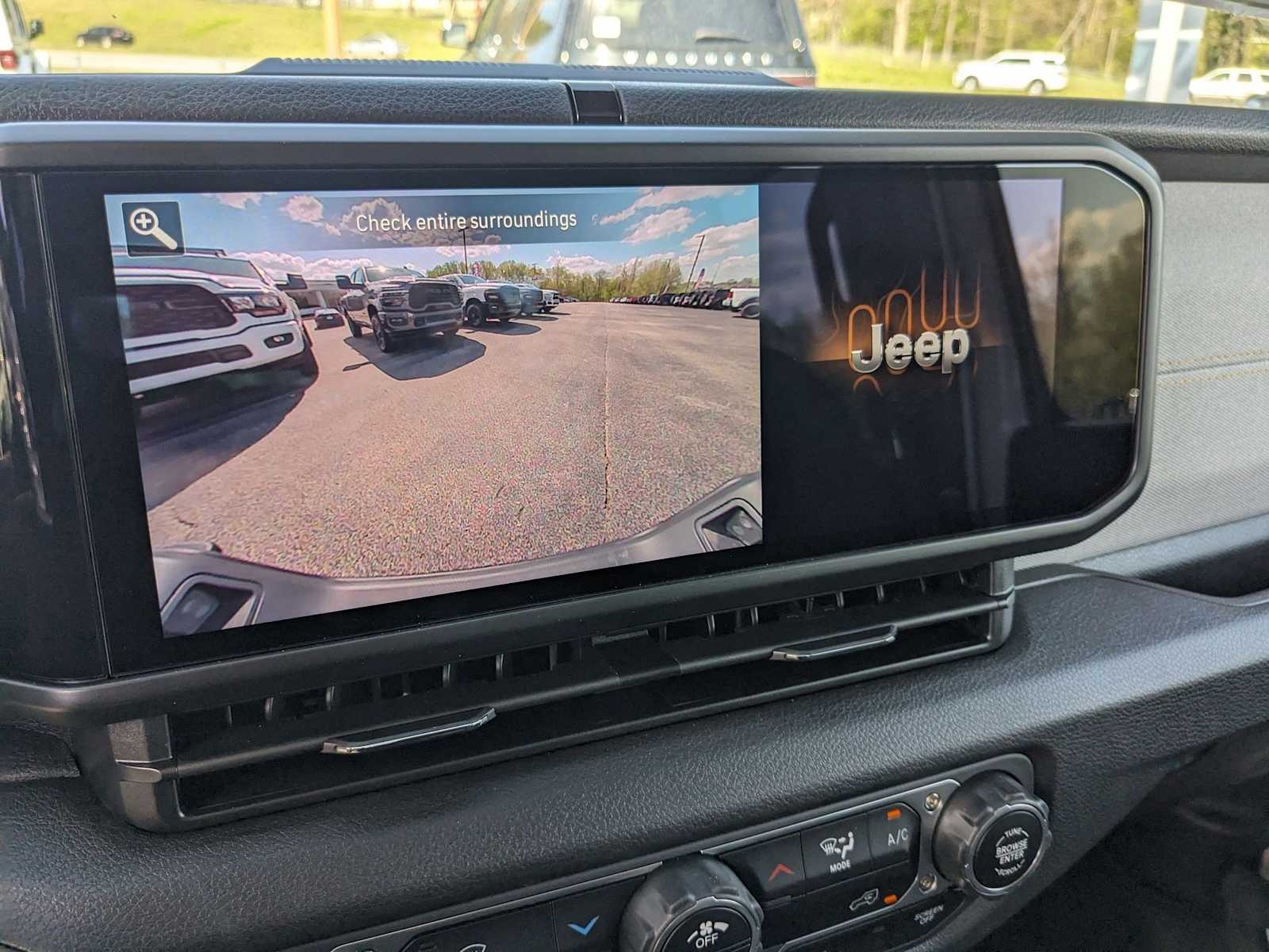 new 2025 Jeep Gladiator car, priced at $43,446