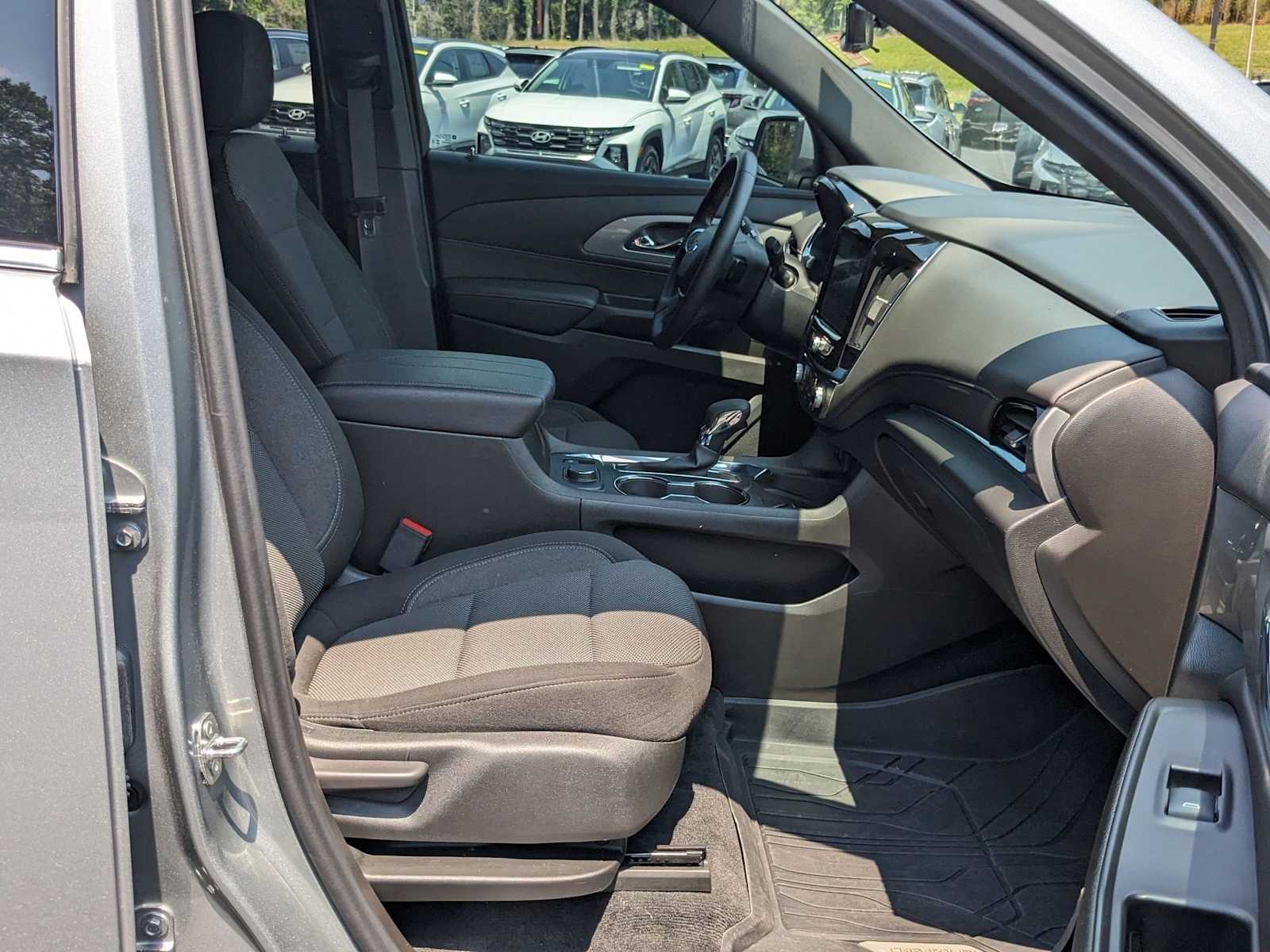 used 2023 Chevrolet Traverse car, priced at $31,000