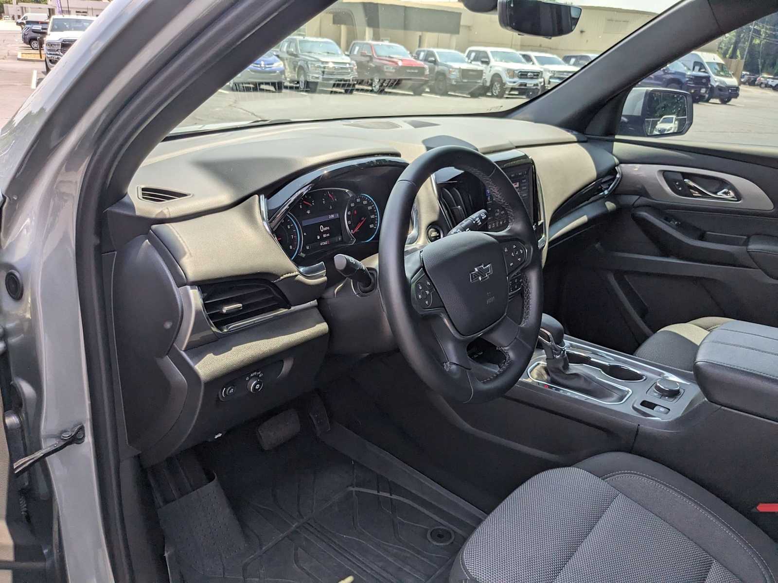 used 2023 Chevrolet Traverse car, priced at $31,000