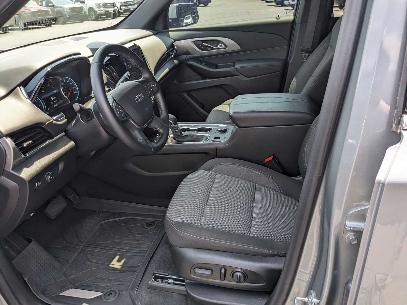 used 2023 Chevrolet Traverse car, priced at $31,000