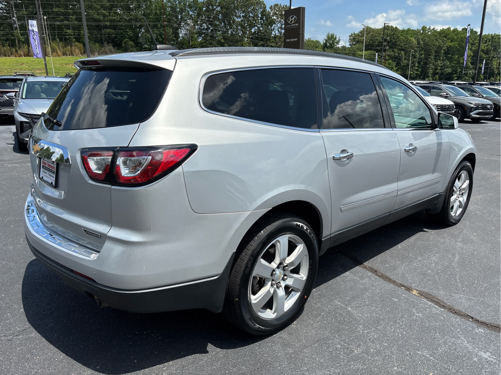 used 2017 Chevrolet Traverse car, priced at $14,900