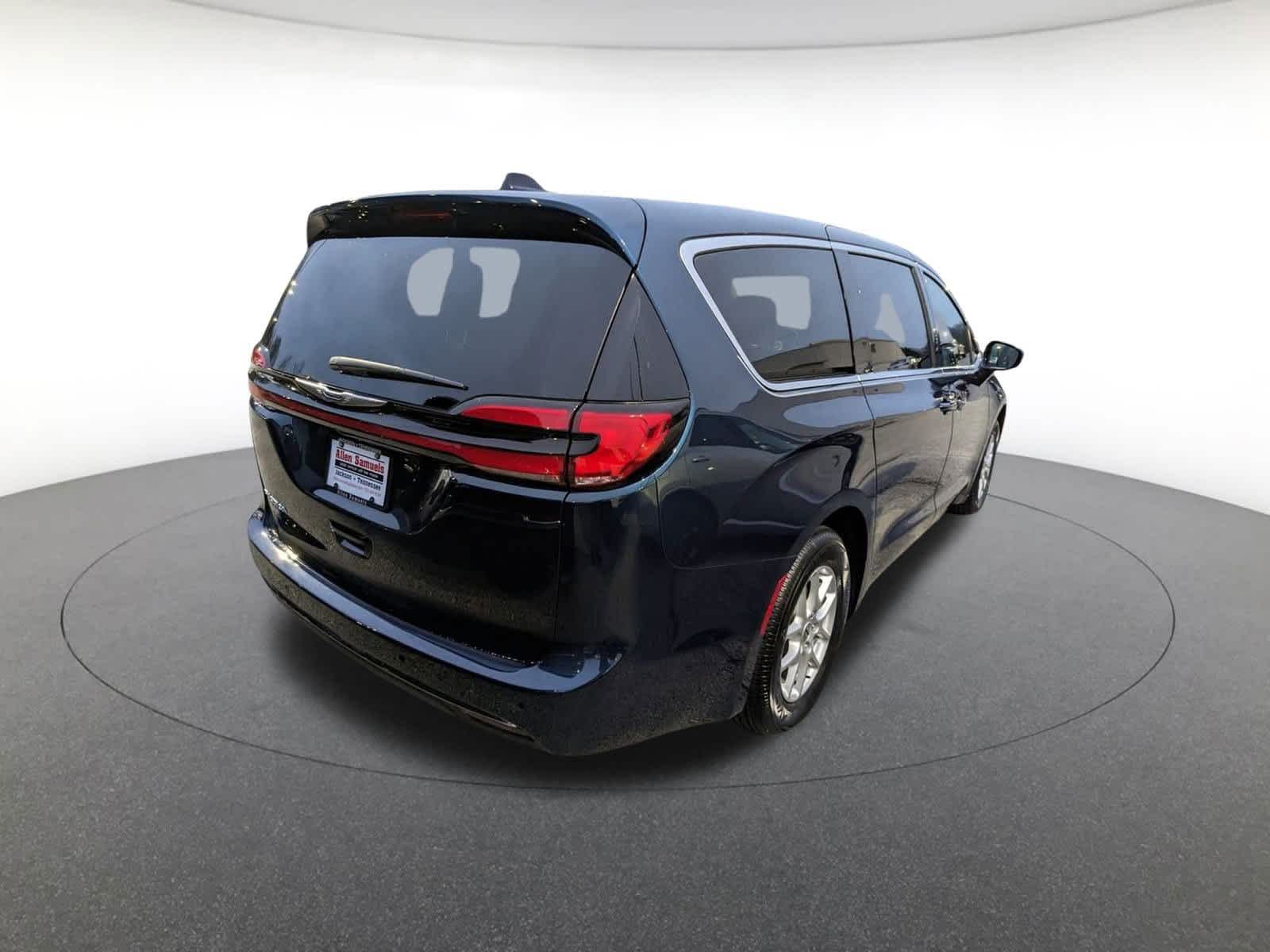 new 2025 Chrysler Pacifica car, priced at $42,720