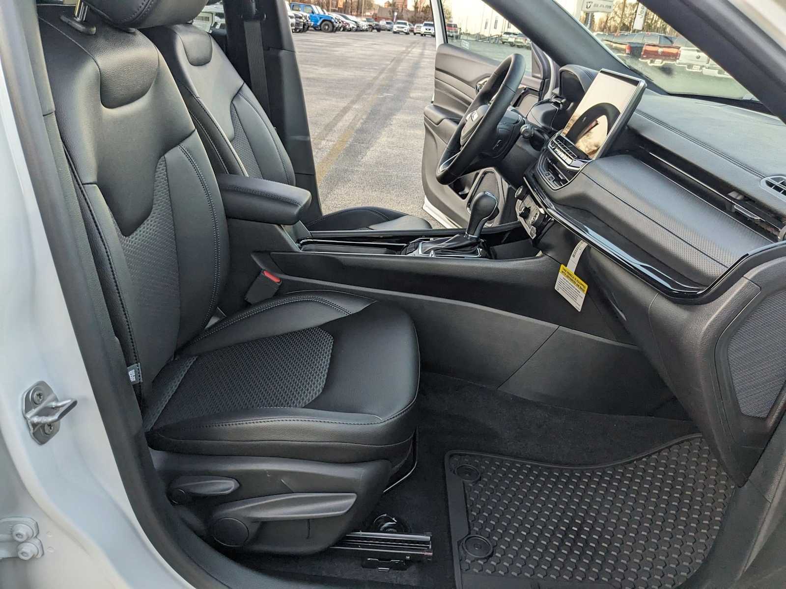 new 2025 Jeep Compass car, priced at $32,909