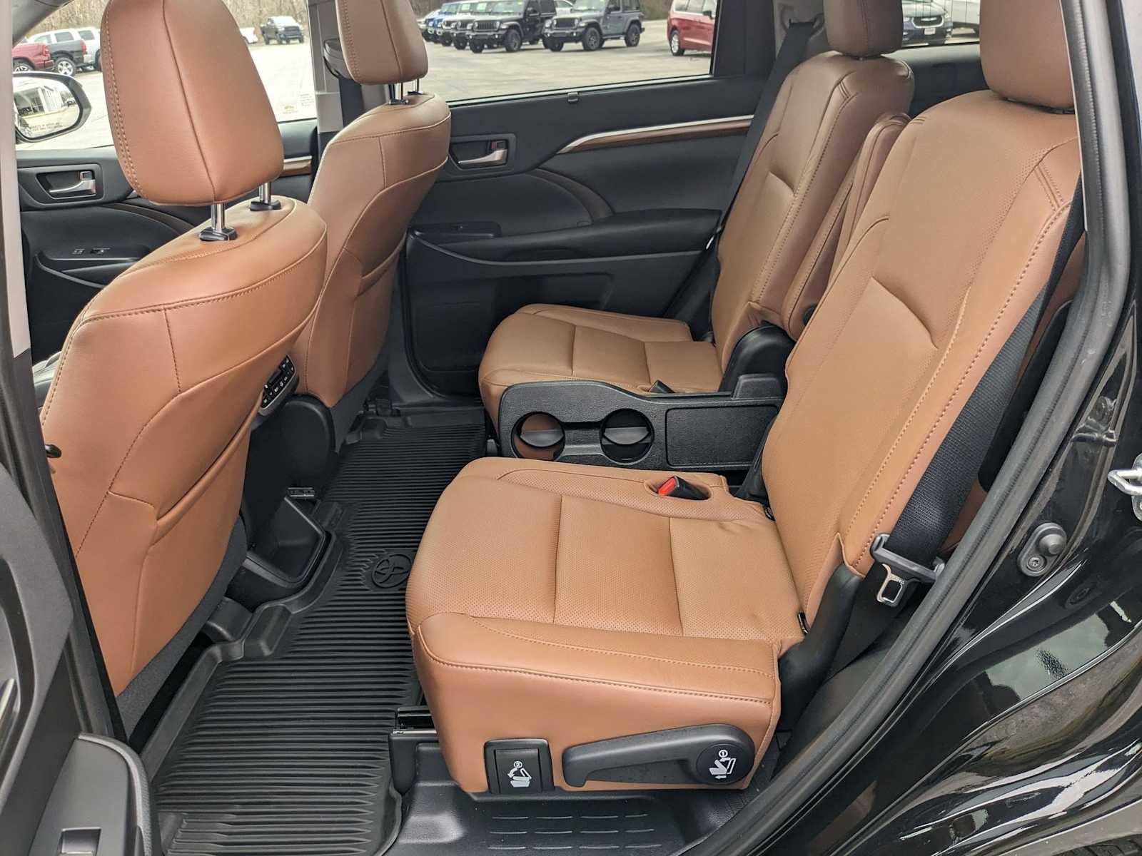 used 2019 Toyota Highlander car, priced at $32,500