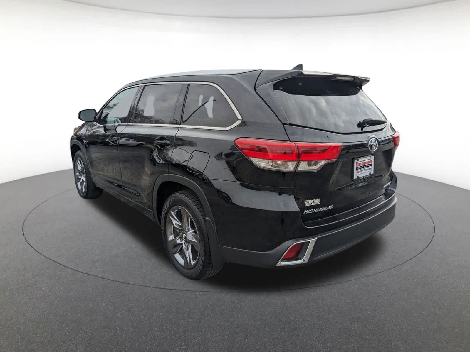 used 2019 Toyota Highlander car, priced at $32,500