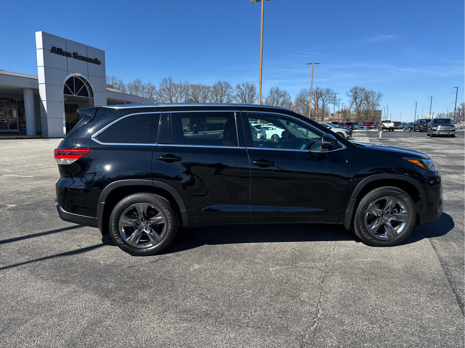 used 2019 Toyota Highlander car, priced at $25,500