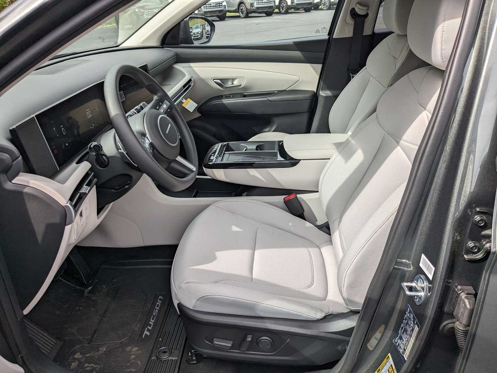 new 2025 Hyundai Tucson Hybrid car, priced at $34,296