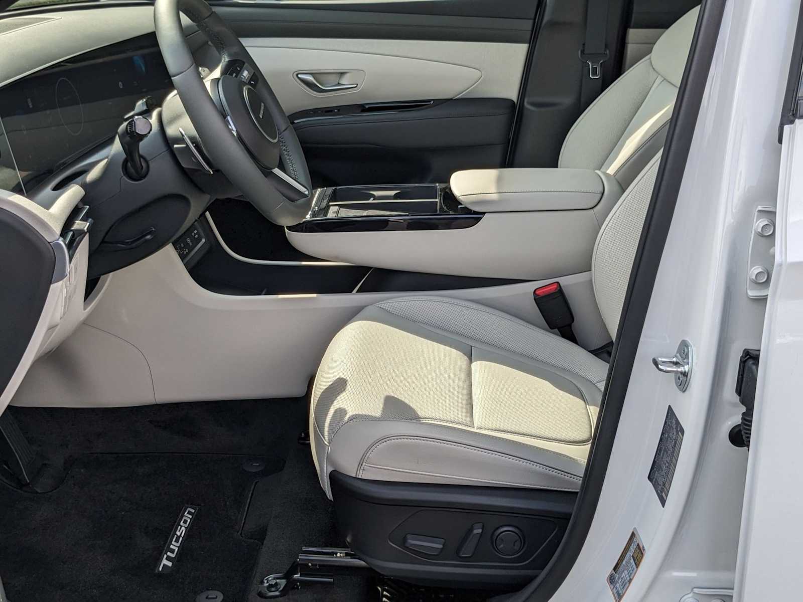 new 2025 Hyundai Tucson Hybrid car, priced at $43,885
