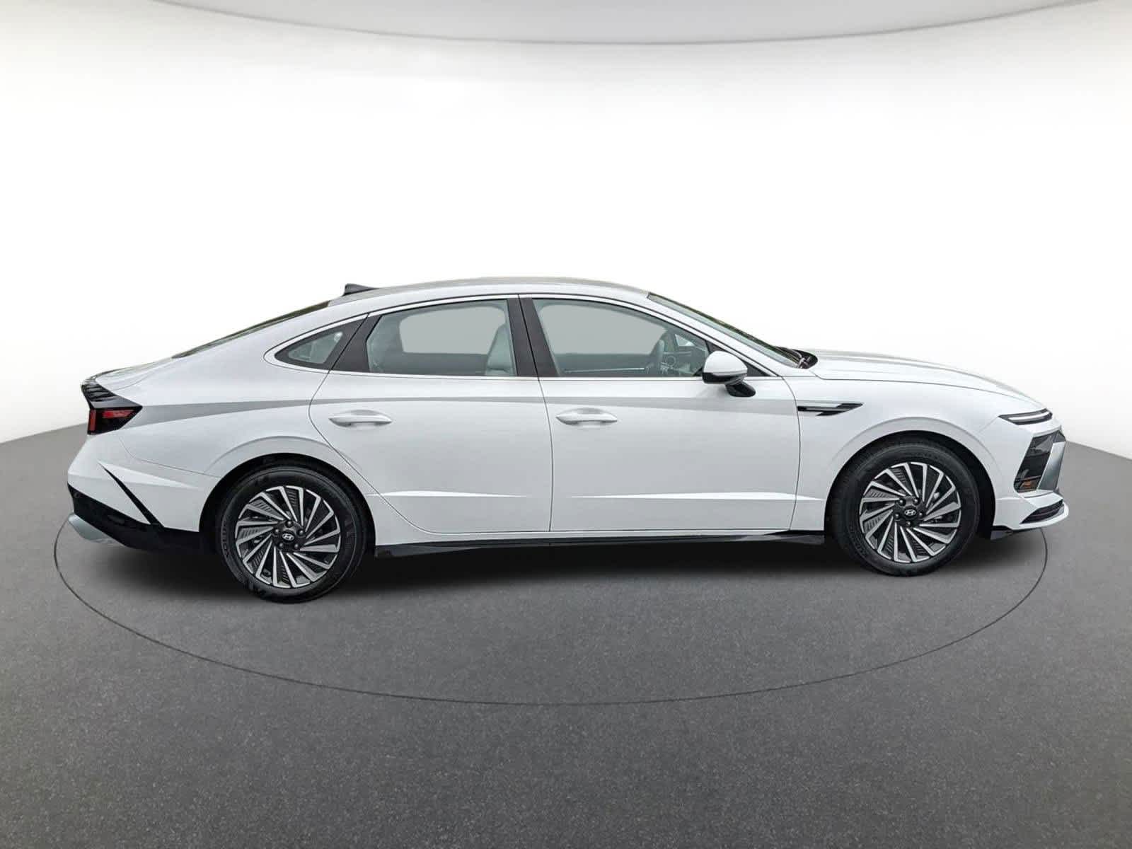 new 2024 Hyundai Sonata Hybrid car, priced at $29,625