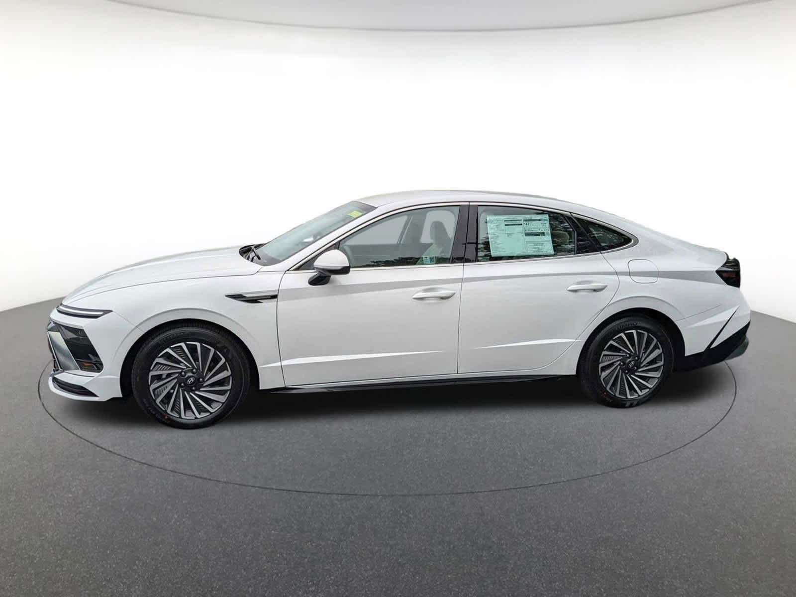 new 2024 Hyundai Sonata Hybrid car, priced at $29,625