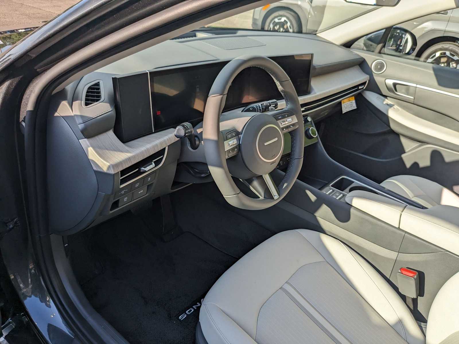 new 2025 Hyundai Sonata Hybrid car, priced at $33,080