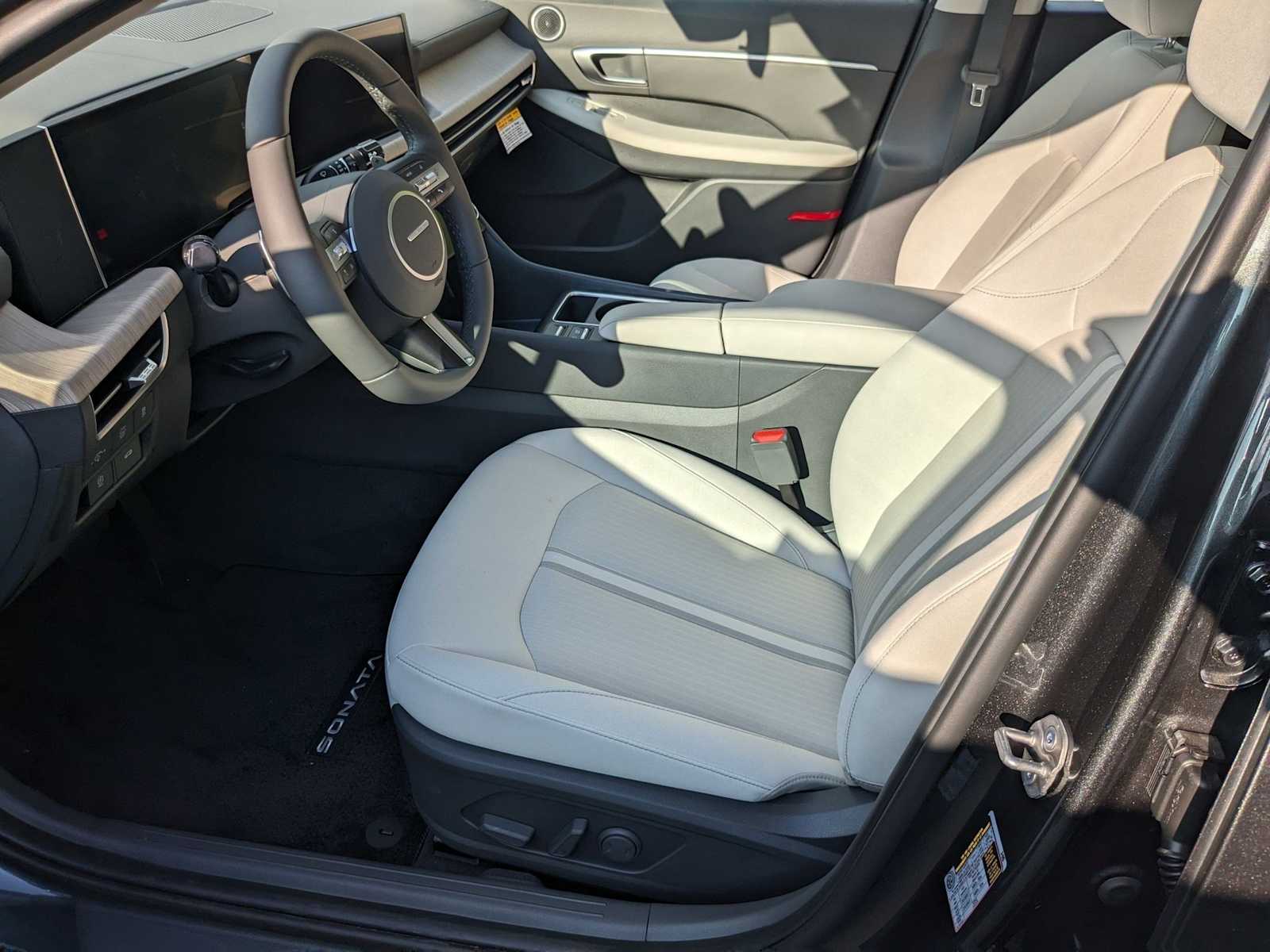 new 2025 Hyundai Sonata Hybrid car, priced at $33,080
