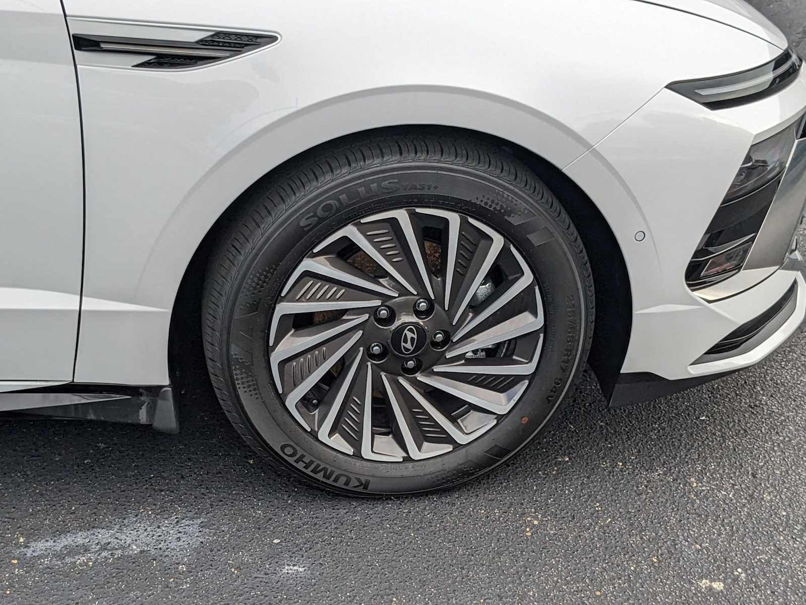 new 2025 Hyundai Sonata Hybrid car, priced at $39,960