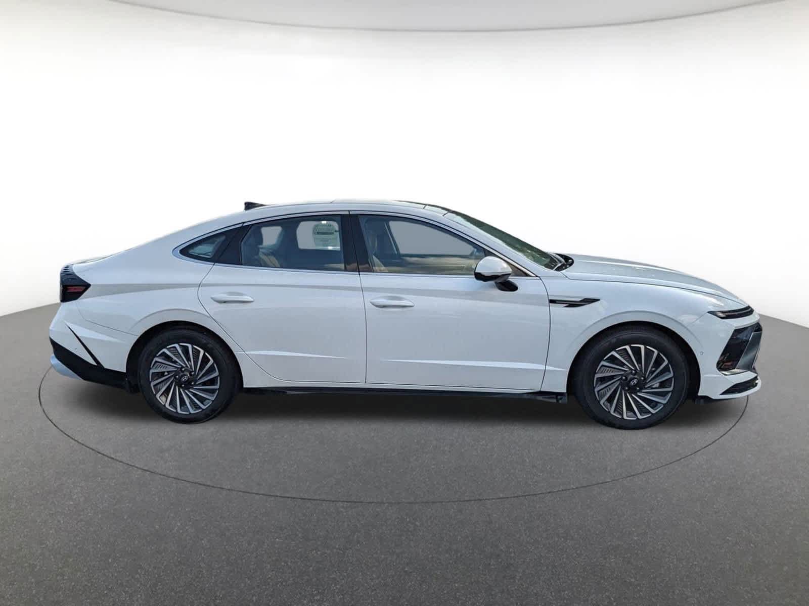 new 2025 Hyundai Sonata Hybrid car, priced at $39,990