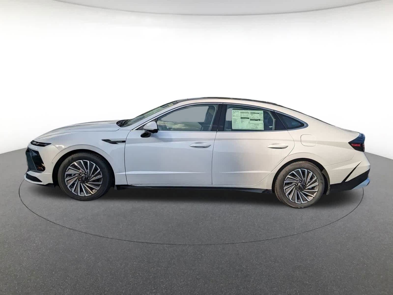 new 2025 Hyundai Sonata Hybrid car, priced at $39,990