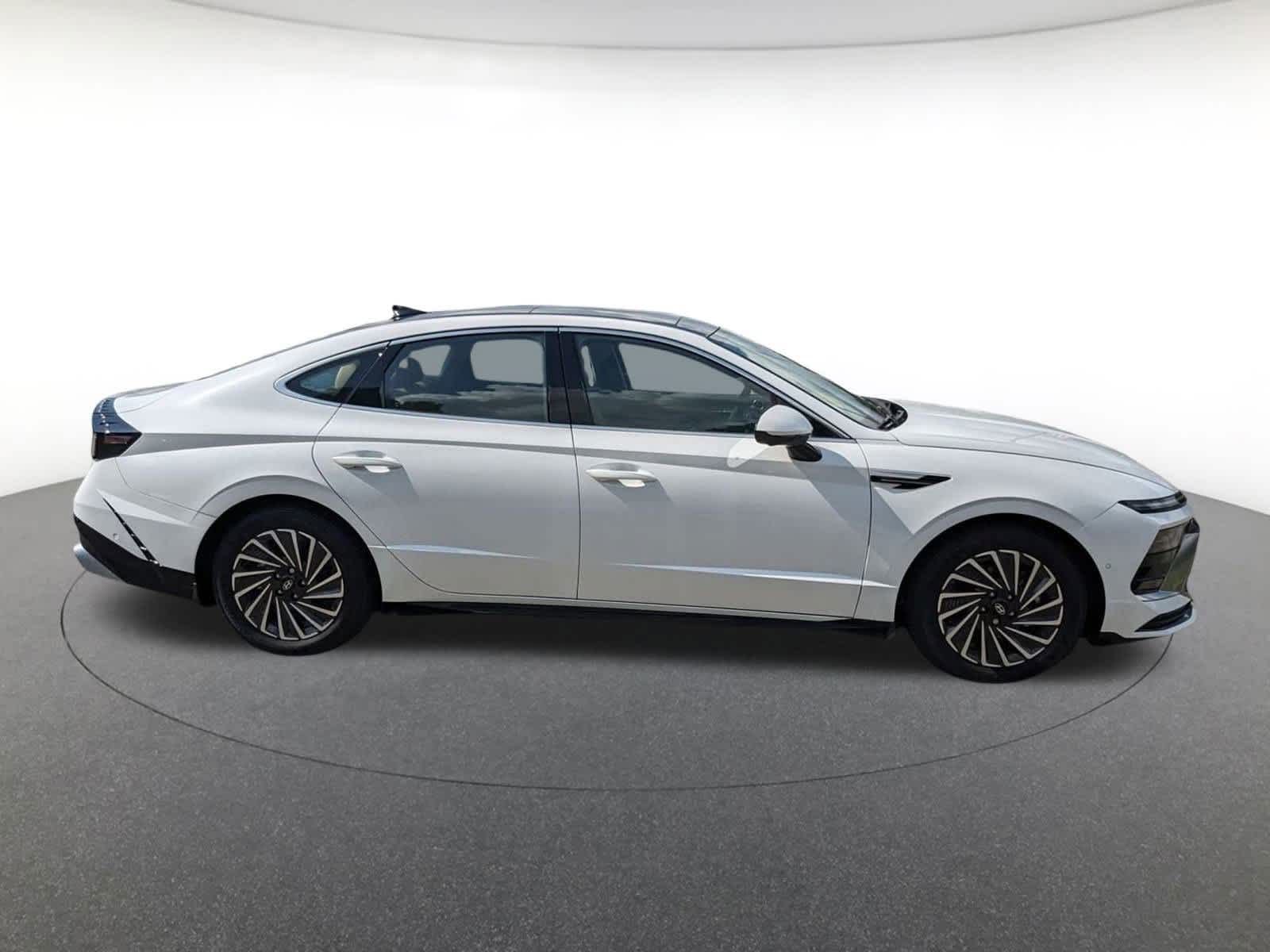 new 2025 Hyundai Sonata Hybrid car, priced at $39,960