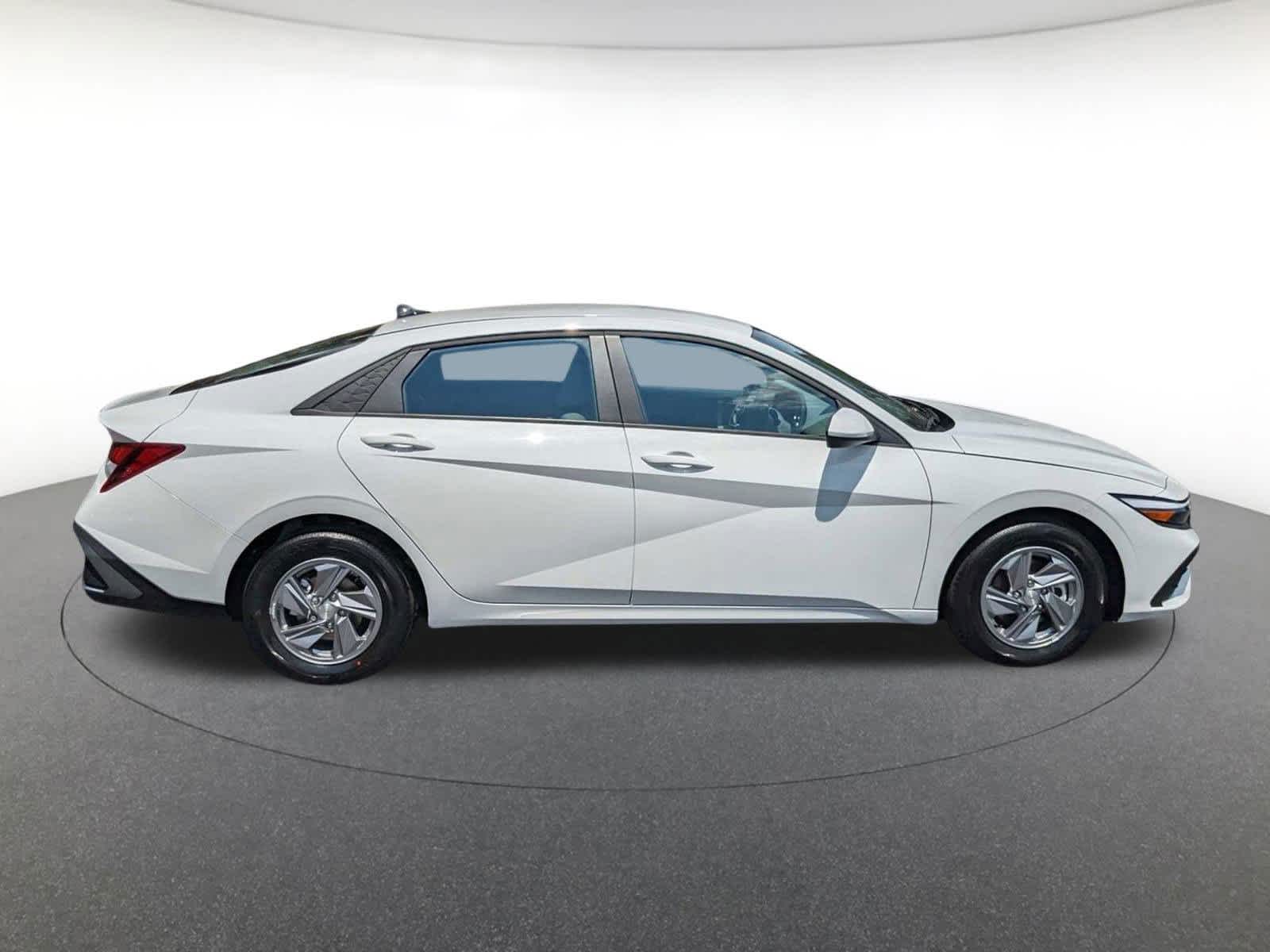 new 2024 Hyundai Elantra car, priced at $21,900