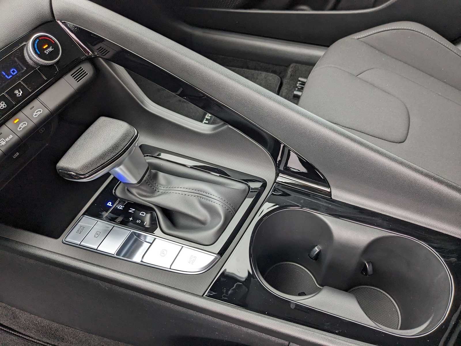 new 2025 Hyundai Elantra Hybrid car, priced at $27,270