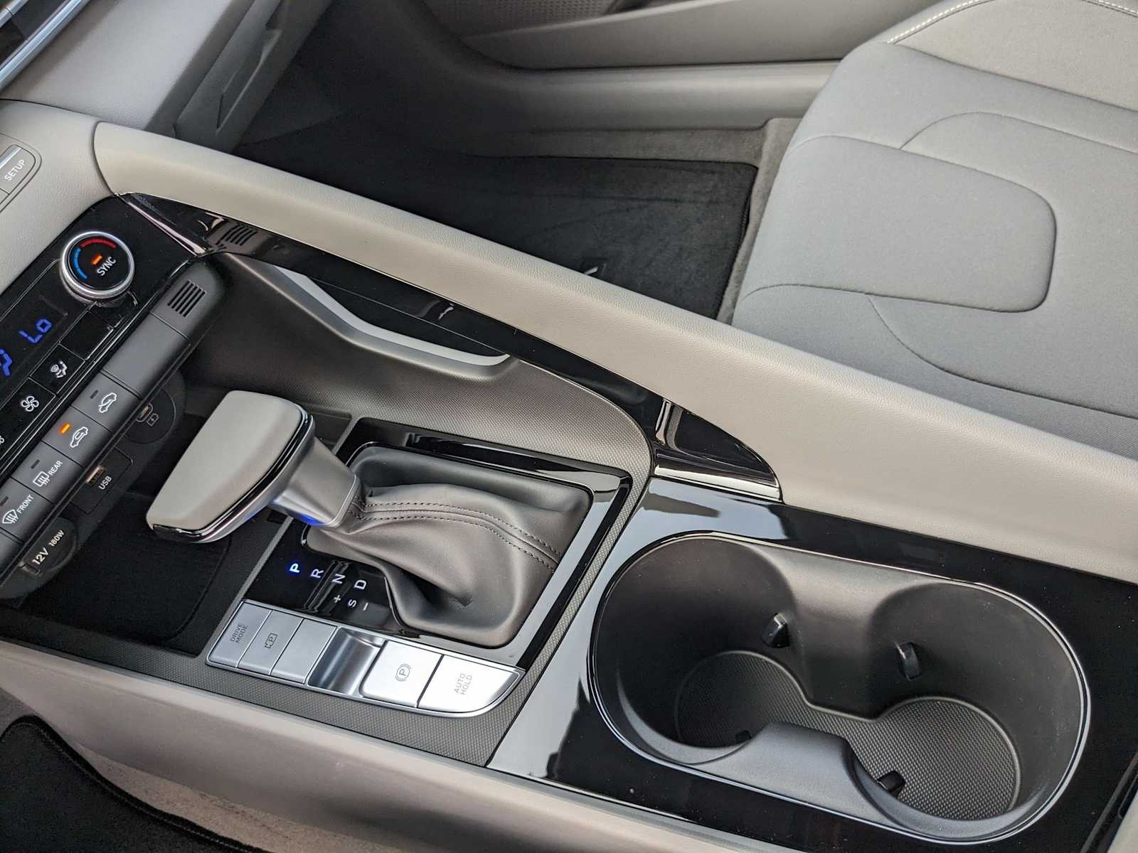 new 2025 Hyundai Elantra Hybrid car, priced at $29,175