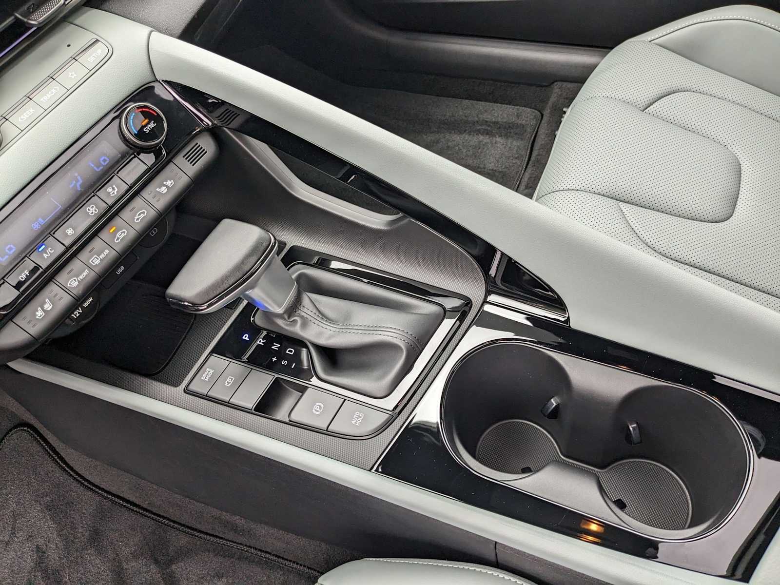 new 2025 Hyundai Elantra Hybrid car, priced at $30,652