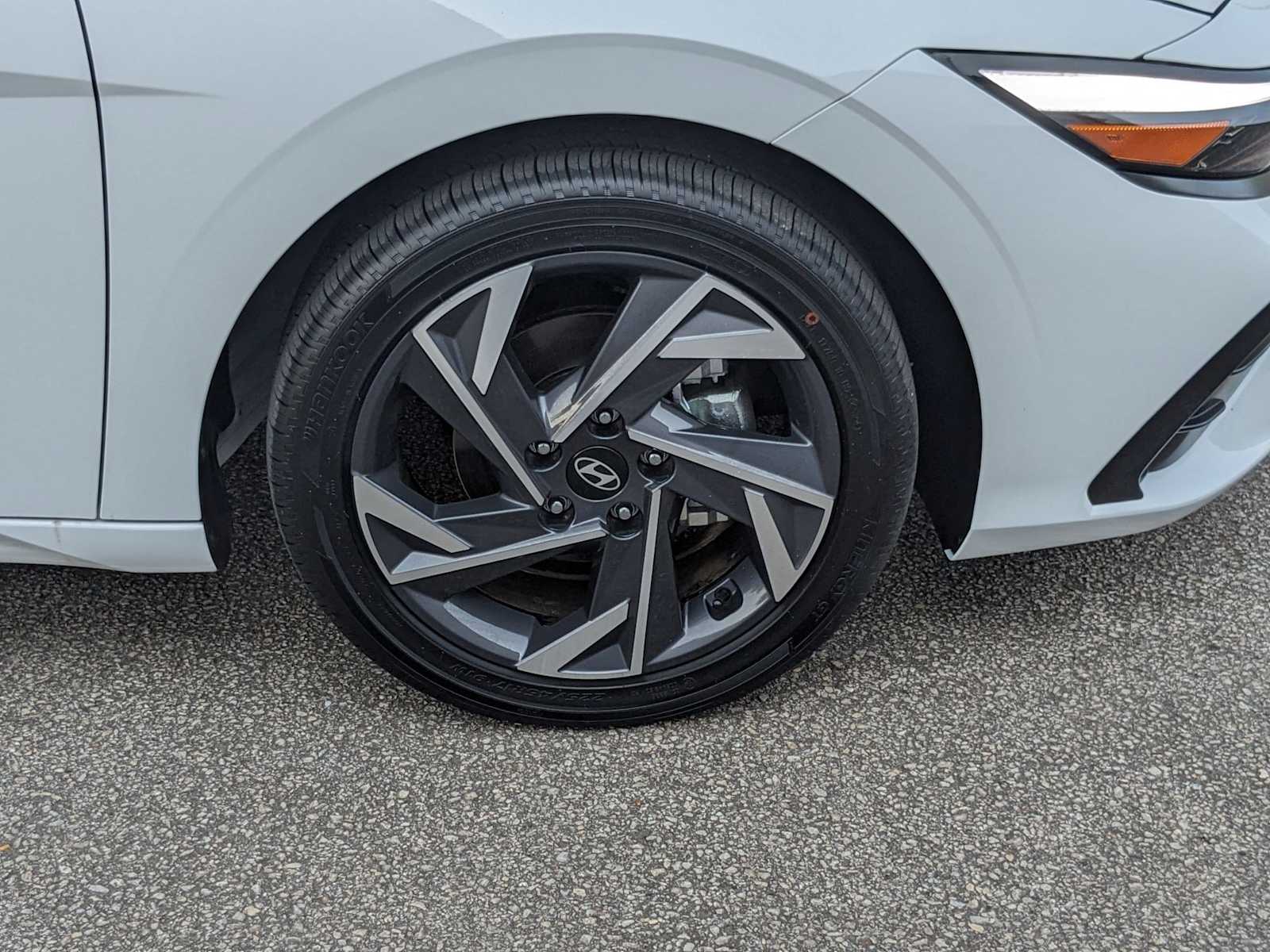 new 2025 Hyundai Elantra car, priced at $27,960
