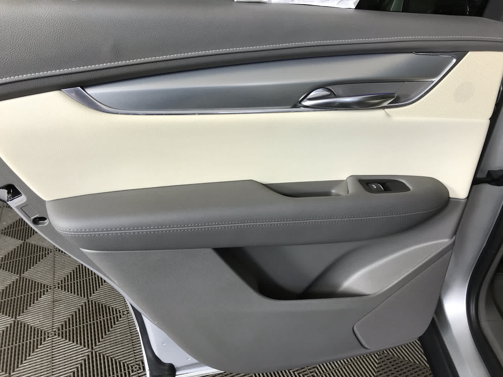 used 2019 Cadillac XT5 car, priced at $24,900