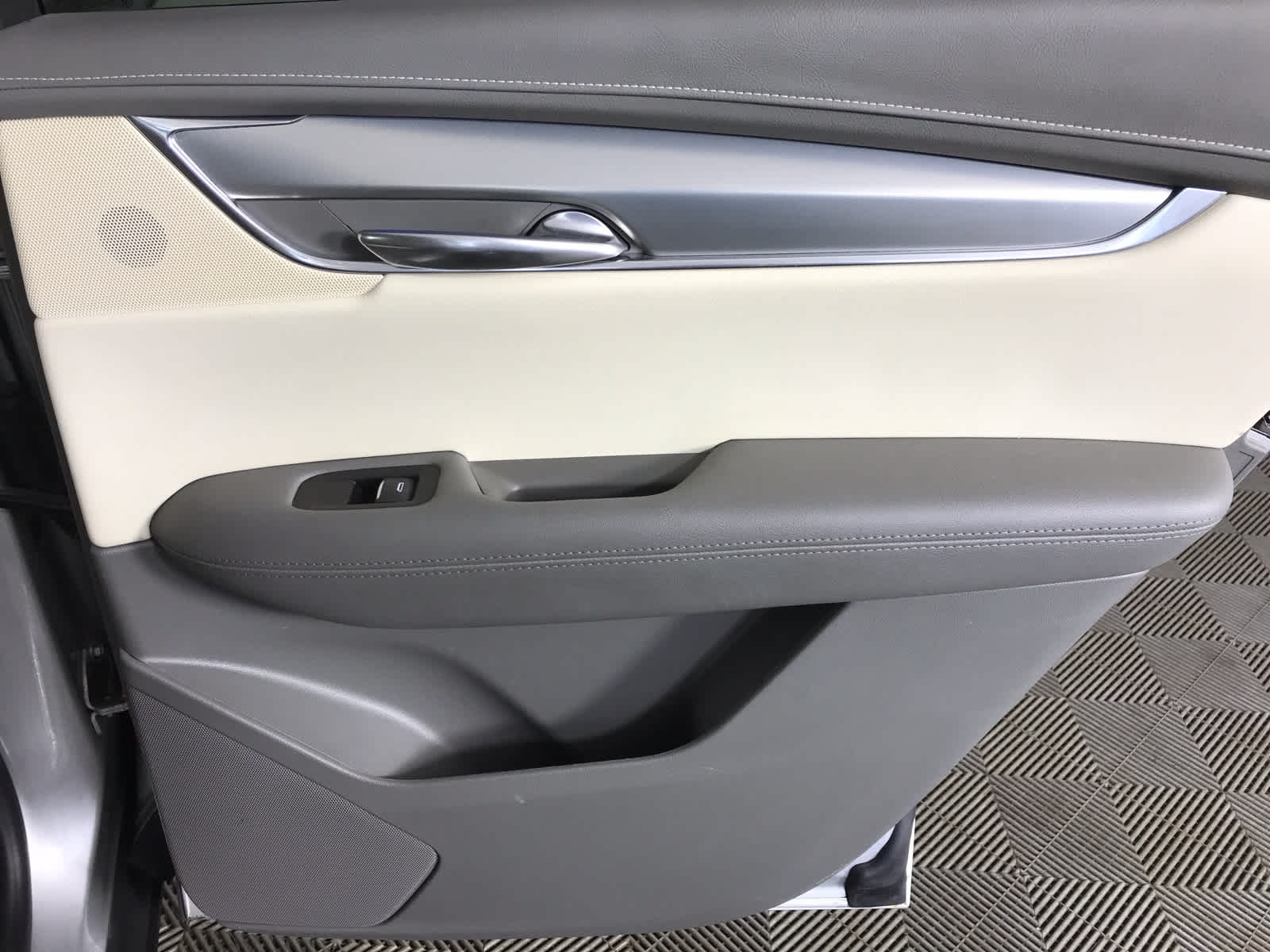 used 2019 Cadillac XT5 car, priced at $24,900