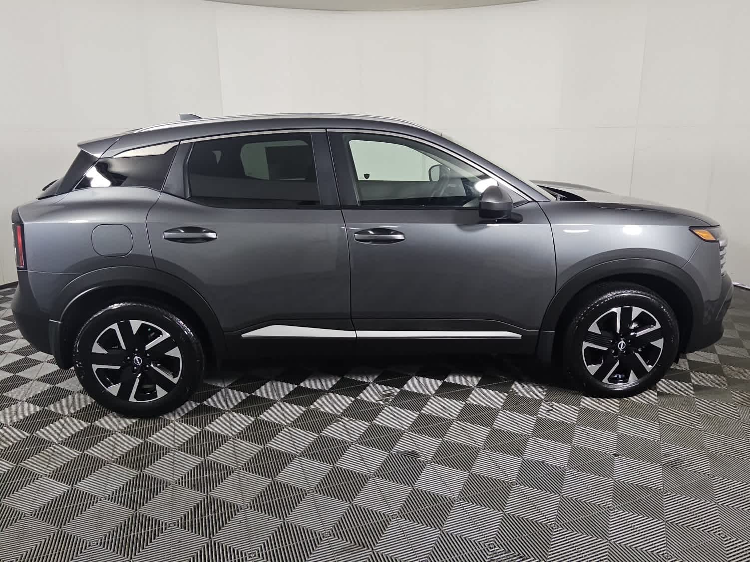 new 2025 Nissan Kicks car, priced at $29,499