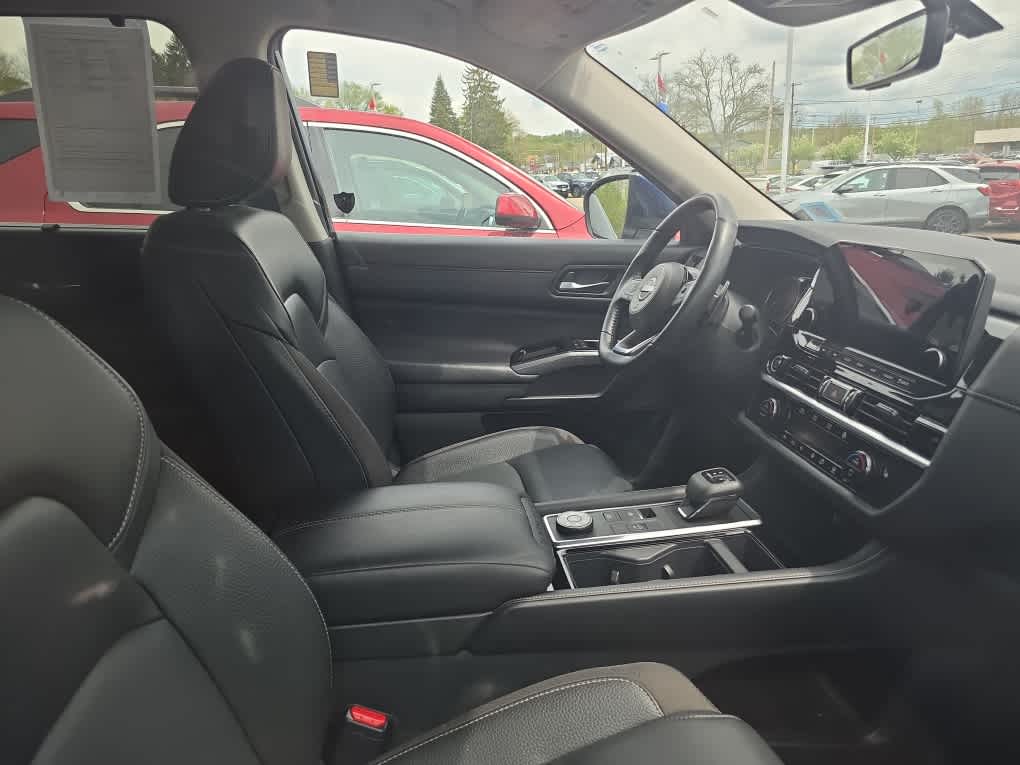used 2024 Nissan Pathfinder car, priced at $39,900