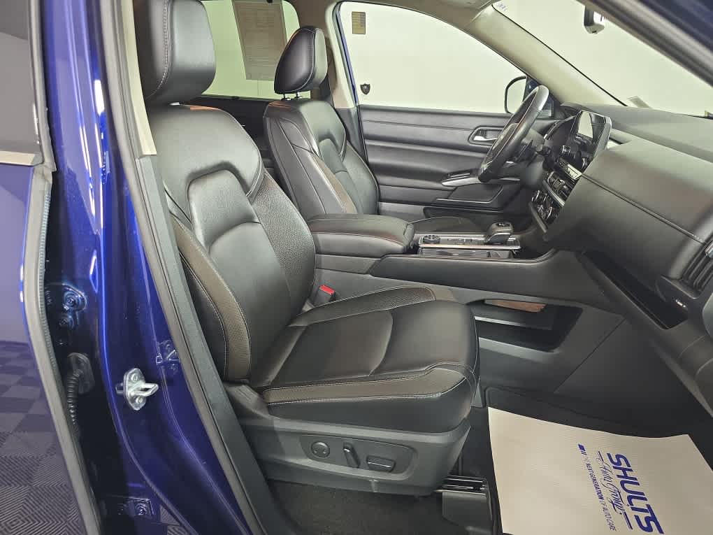 used 2024 Nissan Pathfinder car, priced at $39,900